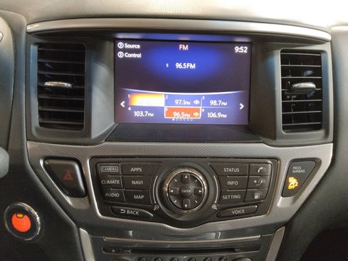 Used 2018 Nissan Pathfinder SL FWD image 25
