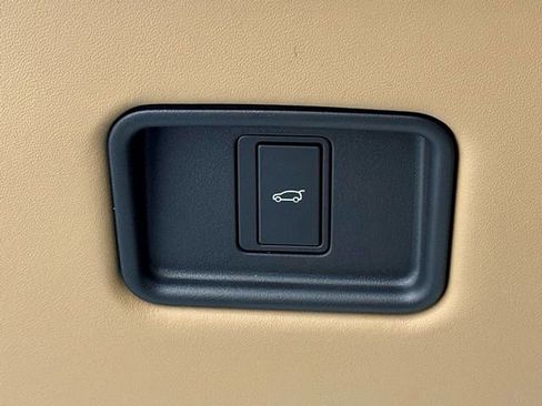 New 2026 Land Rover Range Rover Long Wheelbase SE image 39