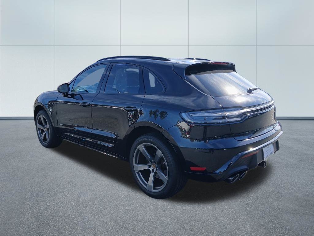 Used 2025 Porsche Macan AWD/4WD image 3