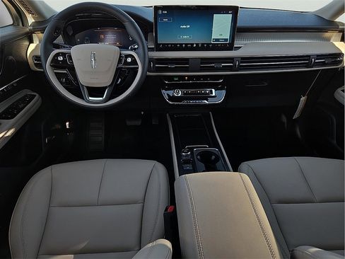 New 2026 Lincoln Corsair Premiere image 9