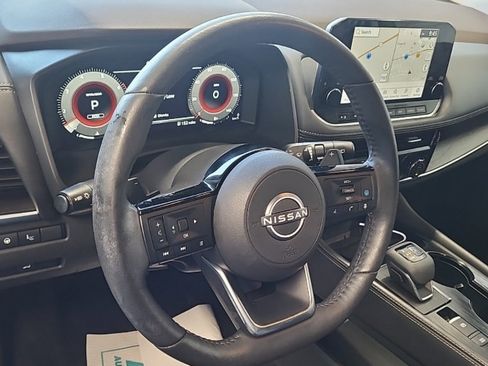 Used 2022 Nissan Rogue Platinum w/ Head-Up Display Package AWD/4WD image 9