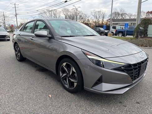 Used 2023 Hyundai Elantra SEL w/ Convenience Package image 4