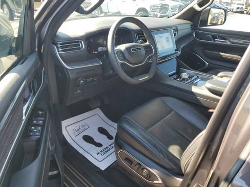 Used 2022 Jeep Wagoneer Series II AWD/4WD image 12