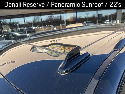 Used 2024 GMC Yukon Denali w/ Denali Reserve Package image 2