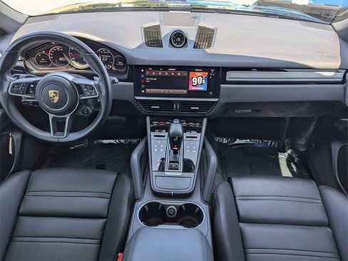Used 2023 Porsche Cayenne Platinum Edition image 6
