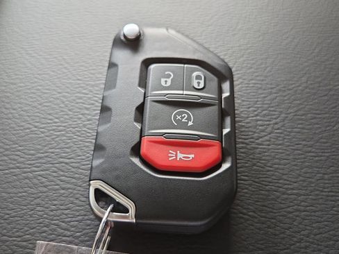 New 2025 Jeep Gladiator High Tide image 32