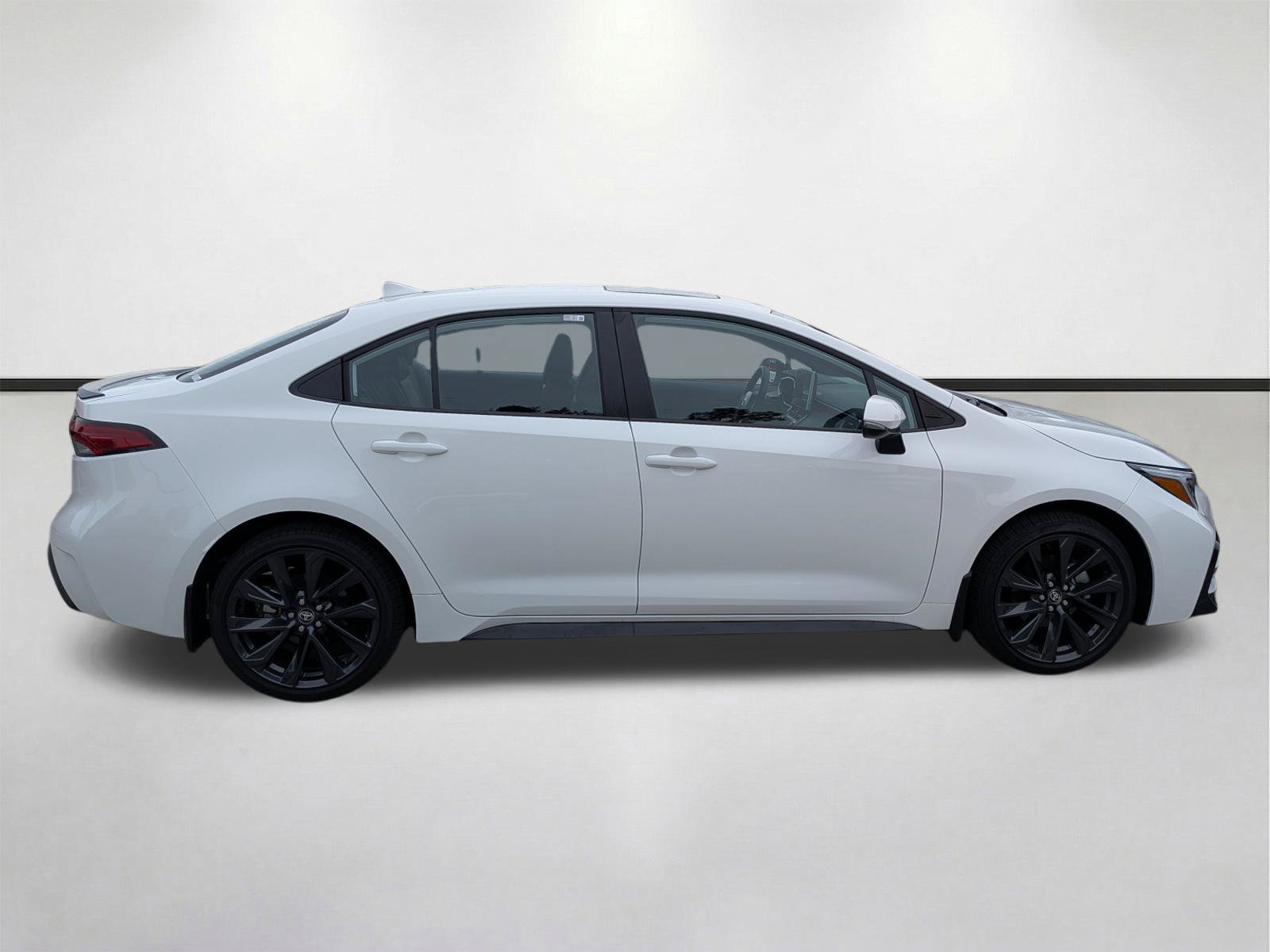 Used 2026 Toyota Corolla XSE FWD image 3