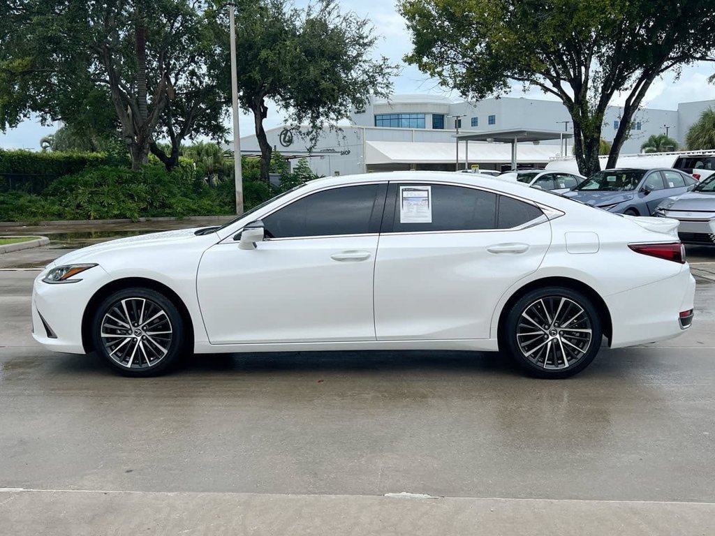 Certified 2024 Lexus ES 300h w/ Premium Package FWD image 4
