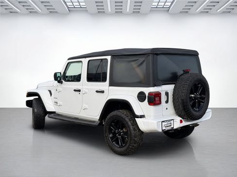 Used 2019 Jeep Wrangler Unlimited Sahara AWD/4WD image 9