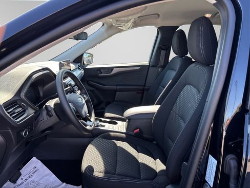 Used 2025 Ford Escape Active w/ Cold Weather Package image 9