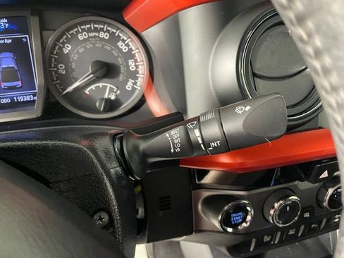Used 2017 Toyota Tacoma TRD Off-Road AWD/4WD image 13