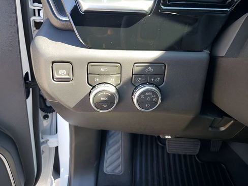 New 2026 GMC Sierra 1500 Elevation image 31