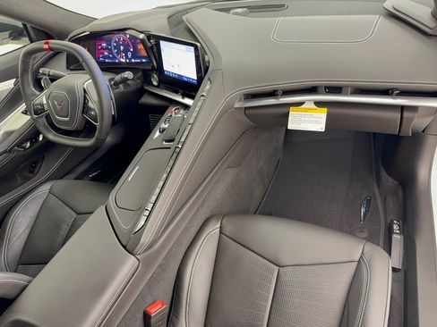 Used 2021 Chevrolet Corvette Stingray Premium Cpe w/ Z51 Performance Package RWD image 17
