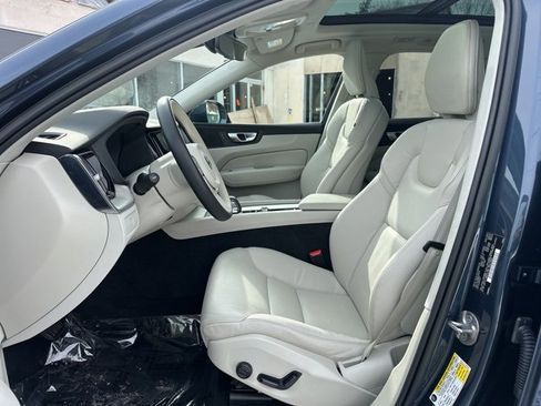 Certified 2023 Volvo XC60 B5 Plus w/ Climate Package image 18