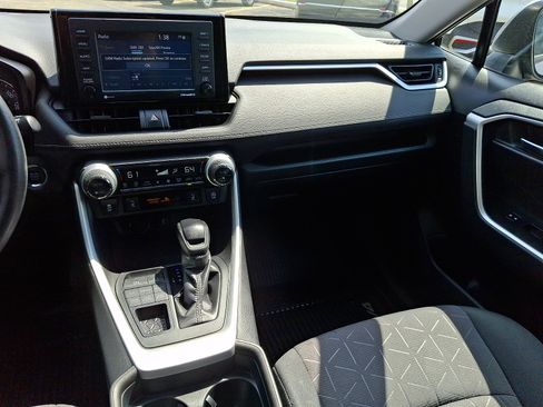 Used 2020 Toyota RAV4 XLE w/ Convenience Package image 16