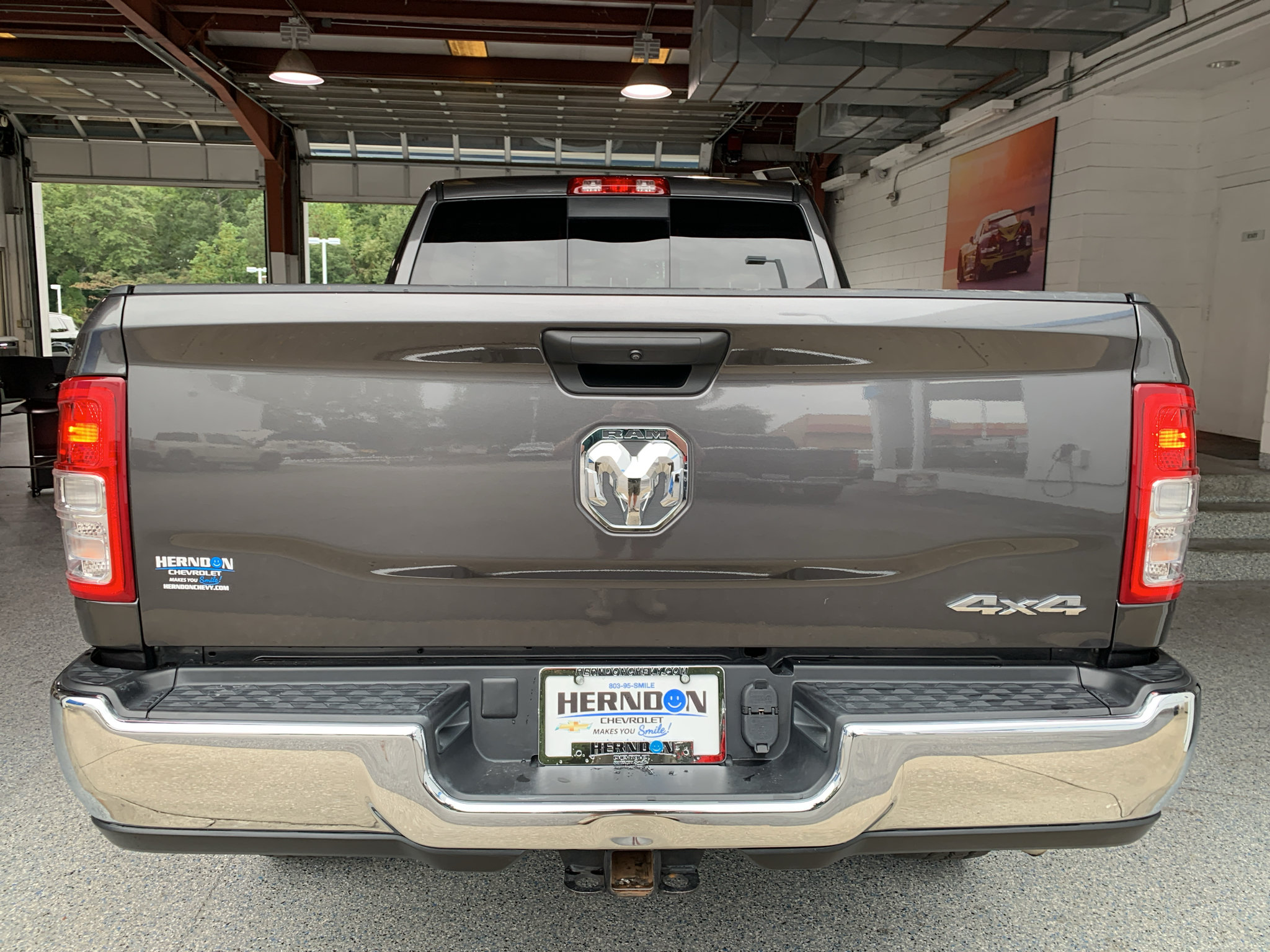 Used 2024 RAM 2500 Tradesman w/ Chrome Appearance Group AWD/4WD image 9