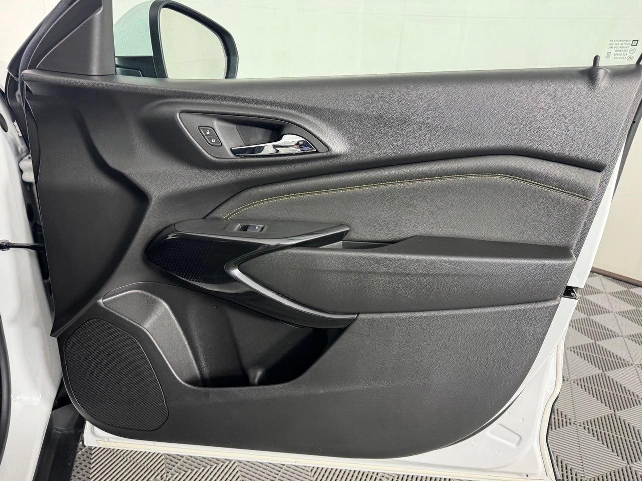 Used 2024 Chevrolet Trax LT FWD image 28