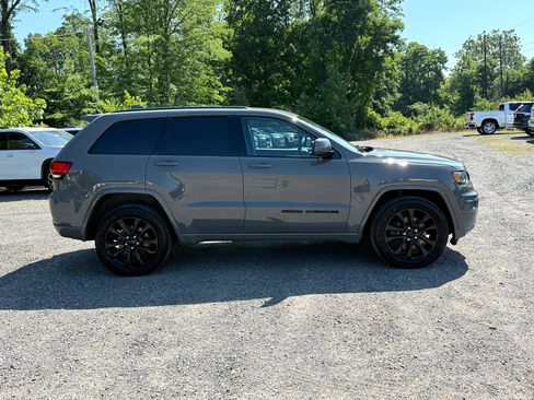 Used 2021 Jeep Grand Cherokee Laredo X AWD/4WD image 7