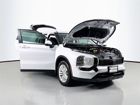 Used 2023 Mitsubishi Outlander ES image 21