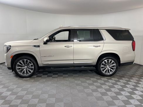 Used 2021 GMC Yukon Denali w/ Denali Premium Package image 2