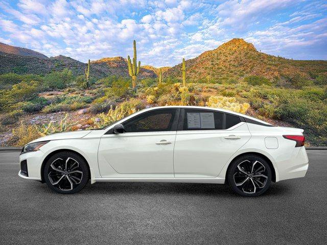 Used 2023 Nissan Altima 2.5 SR w/ SR Premium Package FWD image 7
