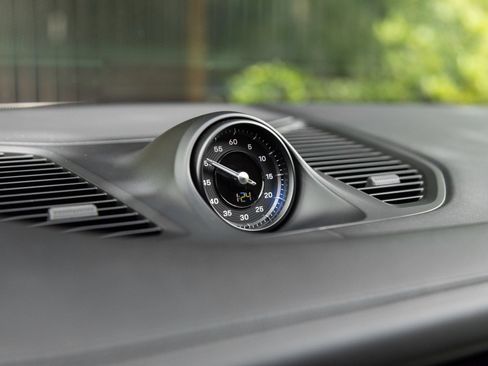 Certified 2025 Porsche Cayenne E-Hybrid AWD/4WD image 25
