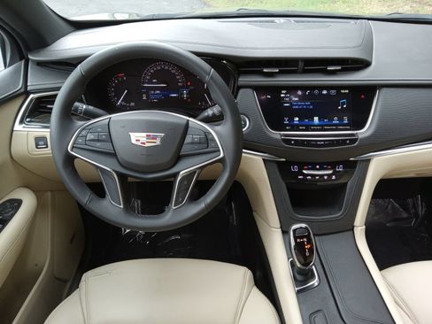 Used 2018 Cadillac XT5 FWD image 15
