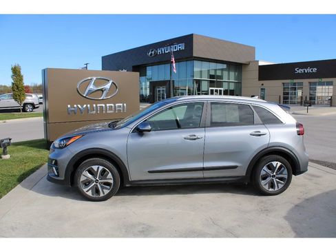 Used 2022 Kia Niro EX w/ Cold Weather Package image 3