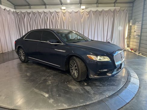 Used 2017 Lincoln Continental Select image 2