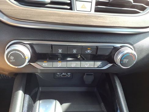 Used 2024 Nissan Altima 2.5 SV image 16