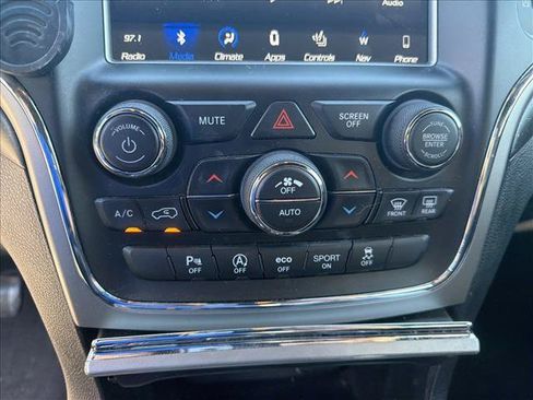 Used 2018 Jeep Grand Cherokee Altitude RWD image 14