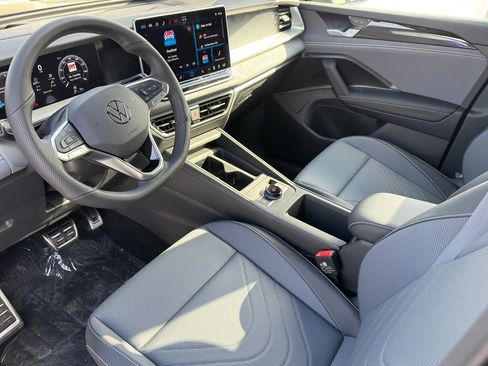 New 2026 Volkswagen Tiguan SE R-Line FWD image 9