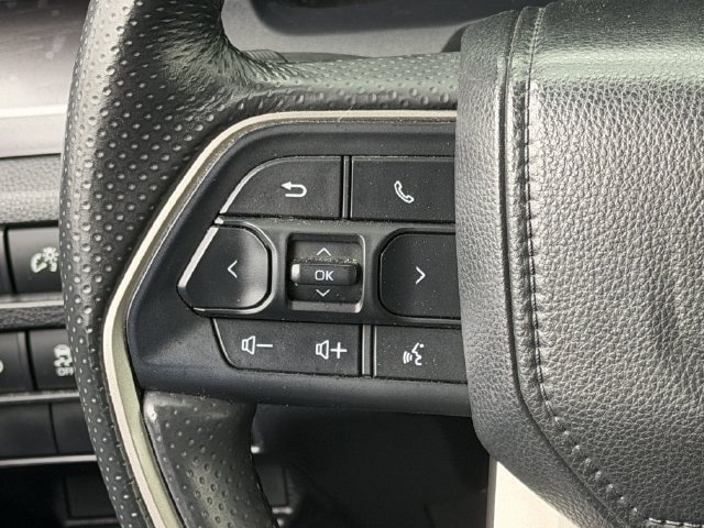 Used 2025 Toyota 4Runner SR5 AWD/4WD image 13