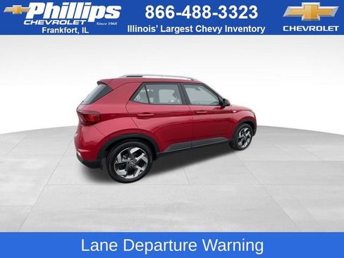 Used 2022 Hyundai Venue Limited image 9