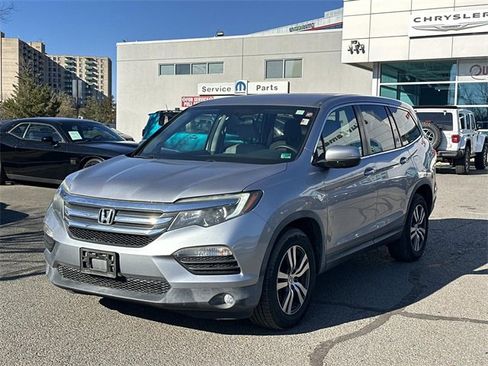 Used 2017 Honda Pilot EX image 2