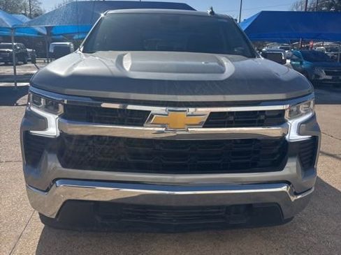 Used 2025 Chevrolet Silverado 1500 LT image 2