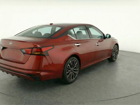 Used 2025 Nissan Altima 2.5 SV image 9