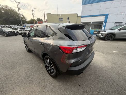 Used 2021 Ford Escape SE w/ SE Sport Appearance Package AWD/4WD image 3