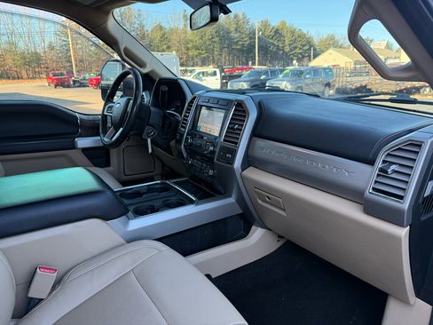 Used 2017 Ford F250 Lariat w/ Chrome Package image 18