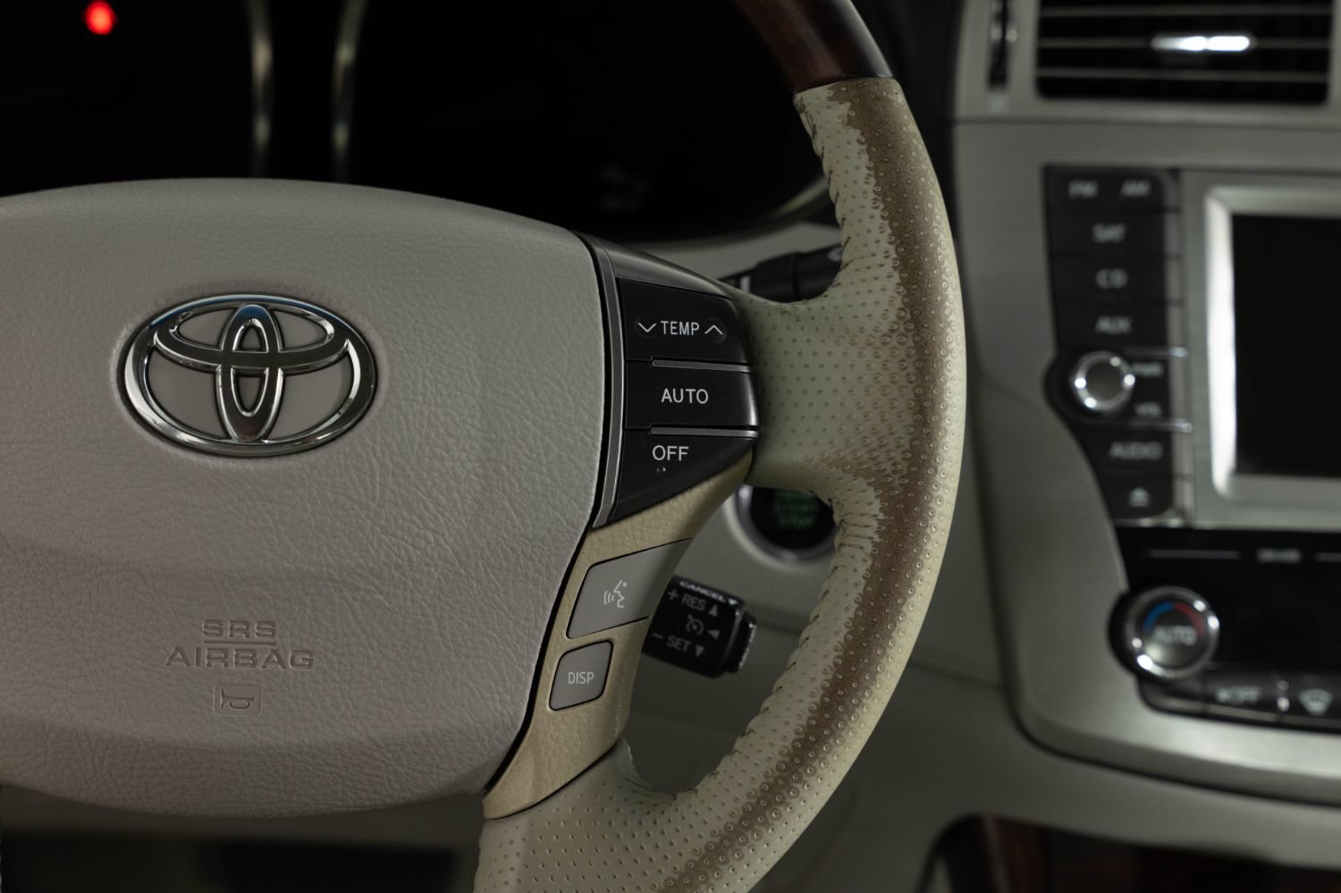 Used 2011 Toyota Avalon Limited FWD image 30