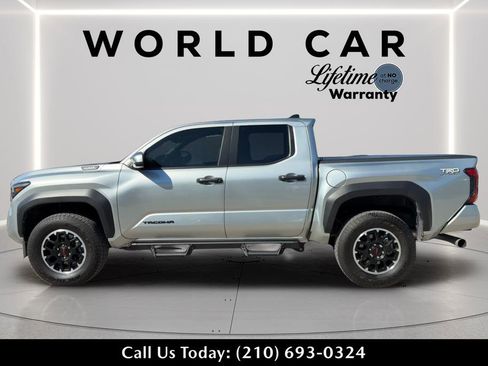 Used 2025 Toyota Tacoma TRD Off-Road AWD/4WD image 6