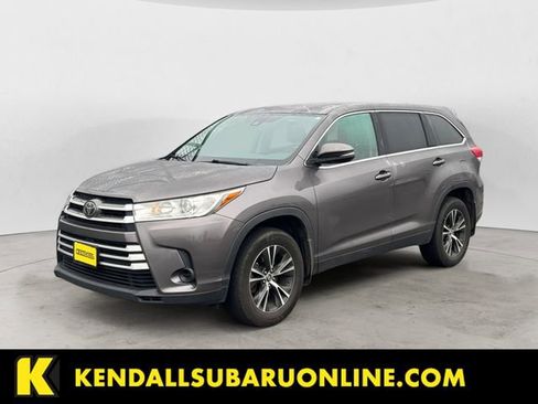 Used 2019 Toyota Highlander LE image 1