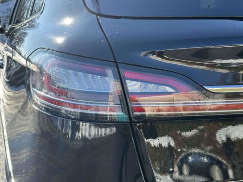 Used 2023 Lincoln Nautilus Reserve w/ Equipment Group 201A image 12