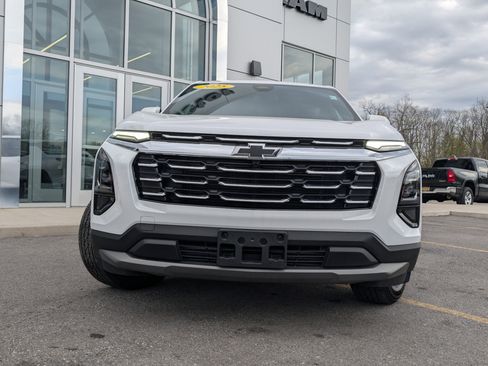 Used 2025 Chevrolet Equinox LT w/ Safety and Technology Package FWD image 2