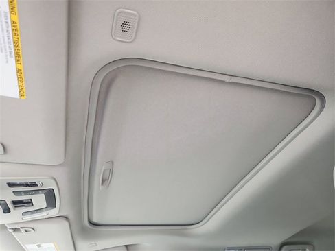 Used 2025 Toyota Sienna LE image 18