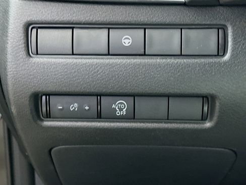 Used 2023 Nissan Rogue SV image 17