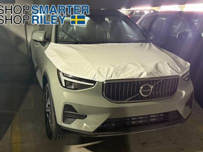 New 2025 Volvo XC40 B5 Core w/ Protection Package Premier