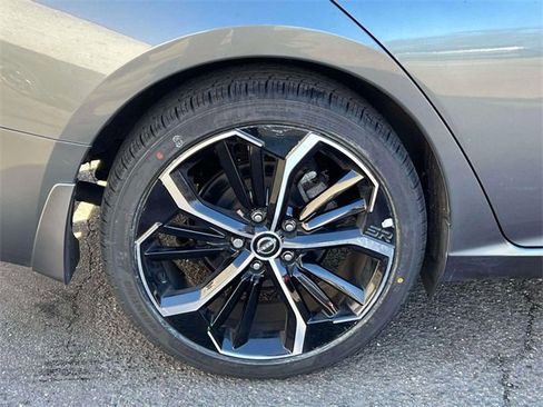 Used 2023 Nissan Altima 2.5 SR image 11