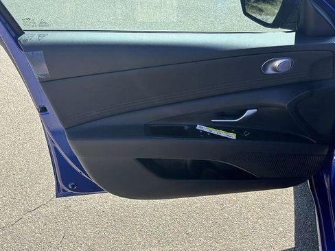 New 2025 Hyundai Elantra SEL image 10