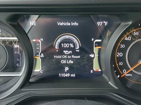 Certified 2024 Jeep Wrangler Unlimited Sahara w/ Technology Group AWD/4WD image 18